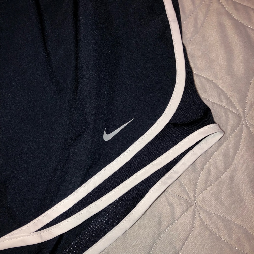 Nike Shorts - Picture 2 of 4